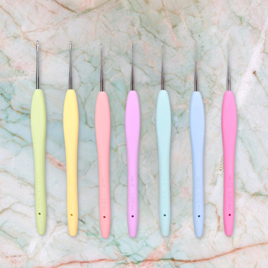Clover Amour Crochet Hook Set – Thread and Maple